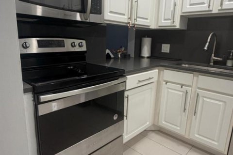 Condo in Lake Worth, Florida, 1 bedroom № 2083473 - photo 14