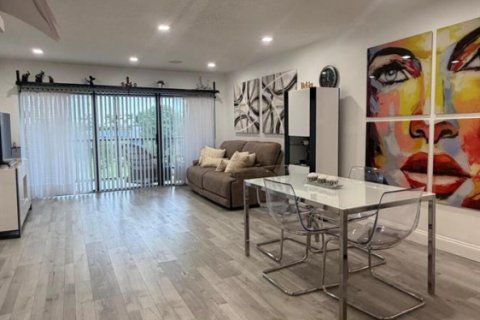 Condo in Lake Worth, Florida, 1 bedroom № 2083473 - photo 7