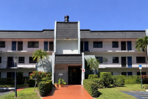 Condo in Lake Worth, Florida, 1 bedroom № 2083473 - photo 4