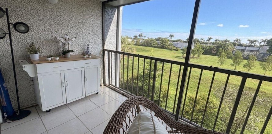 Condo in Lake Worth, Florida, 1 bedroom № 2083473