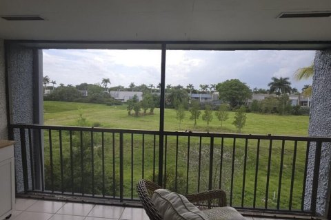 Condo in Lake Worth, Florida, 1 bedroom № 2083473 - photo 3