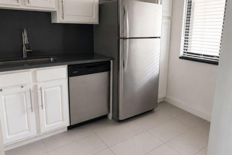 Condo in Lake Worth, Florida, 1 bedroom № 2083473 - photo 15