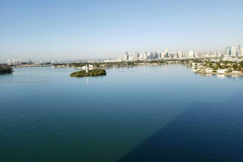 Condominio en venta en Miami Beach, Florida, 2 dormitorios, 133.78 m2 № 1942893 - foto 1