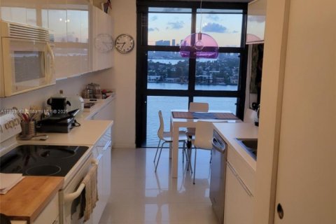 Condominio en venta en Miami Beach, Florida, 2 dormitorios, 133.78 m2 № 1942893 - foto 4