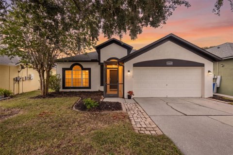 House in Land O' Lakes, Florida 4 bedrooms, 169.55 sq.m. № 2140627