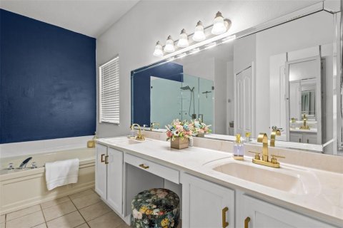 House in Land O' Lakes, Florida 4 bedrooms, 169.55 sq.m. № 2140627 - photo 24