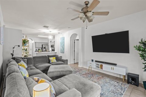 House in Land O' Lakes, Florida 4 bedrooms, 169.55 sq.m. № 2140627 - photo 5