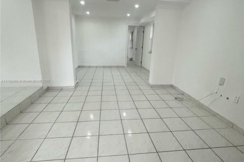 Купить виллу или дом в Майами, Флорида 3 спальни, 137.87м2, № 1711738 - фото 2