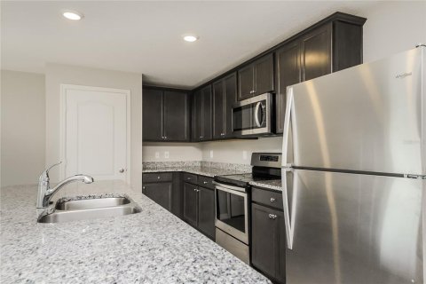 Villa ou maison à louer à Kissimmee, Floride: 4 chambres, 172.05 m2 № 2096058 - photo 4