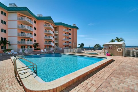 Condo in Indian Shores, Florida, 3 bedrooms  № 1732235 - photo 8