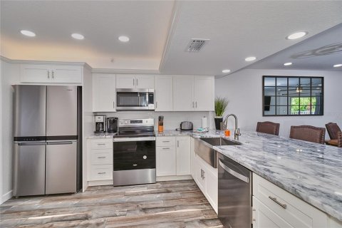 Condo in Indian Shores, Florida, 3 bedrooms  № 1732235 - photo 14