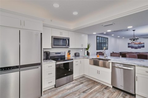 Condo in Indian Shores, Florida, 3 bedrooms  № 1732235 - photo 15