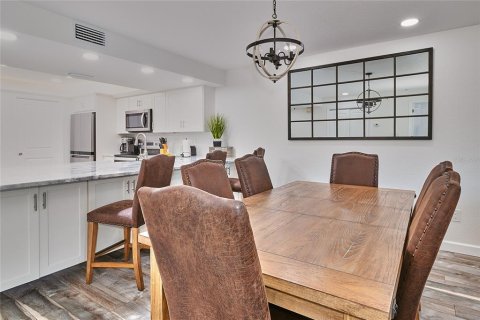Condo in Indian Shores, Florida, 3 bedrooms  № 1732235 - photo 18