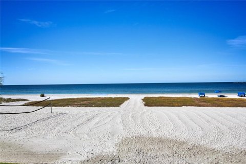 Condo in Indian Shores, Florida, 3 bedrooms  № 1732235 - photo 11