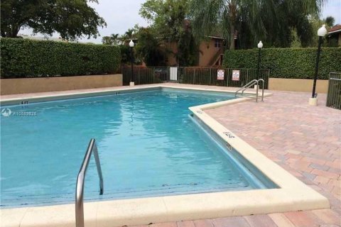 Copropriété à louer à Pembroke Pines, Floride: 2 chambres, 84.91 m2 № 2181578 - photo 8