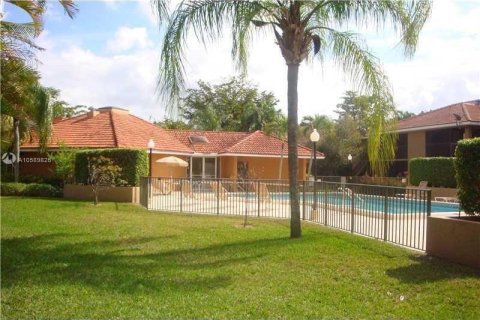 Copropriété à louer à Pembroke Pines, Floride: 2 chambres, 84.91 m2 № 2181578 - photo 9