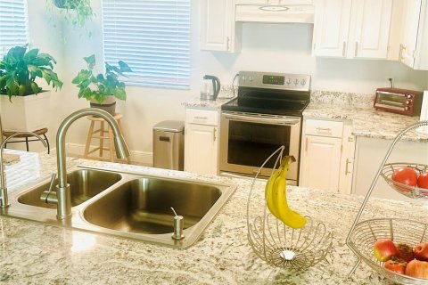 Duplex in Sarasota, Florida 2 bedrooms, 100.15 sq.m. № 2110431 - photo 5