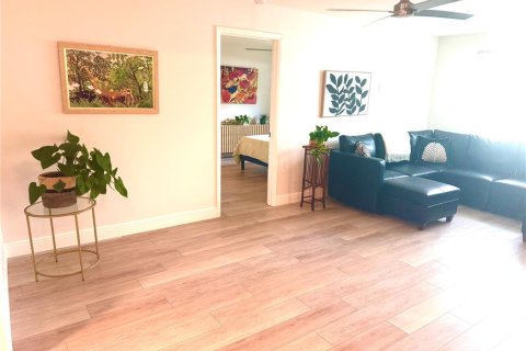 Duplex in Sarasota, Florida 2 bedrooms, 100.15 sq.m. № 2110431 - photo 16