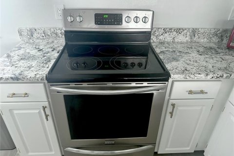 Duplex in Sarasota, Florida 2 bedrooms, 100.15 sq.m. № 2110431 - photo 7