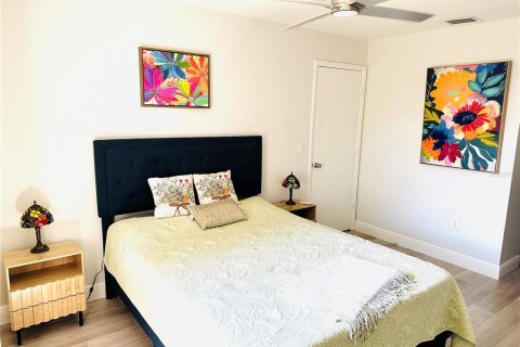 Duplex in Sarasota, Florida 2 bedrooms, 100.15 sq.m. № 2110431 - photo 20