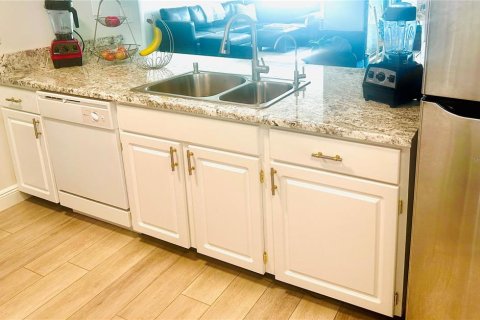 Duplex in Sarasota, Florida 2 bedrooms, 100.15 sq.m. № 2110431 - photo 6