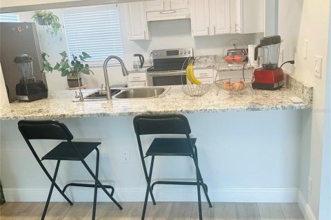 Duplex in Sarasota, Florida 2 bedrooms, 100.15 sq.m. № 2110431 - photo 18