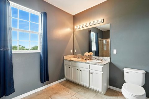 House in Cape Coral, Florida 4 bedrooms, 165.92 sq.m. № 2017965 - photo 20