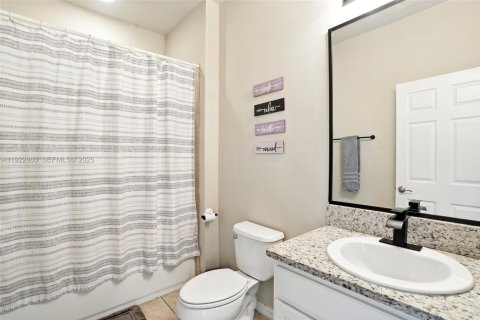 House in Cape Coral, Florida 4 bedrooms, 165.92 sq.m. № 2017965 - photo 24