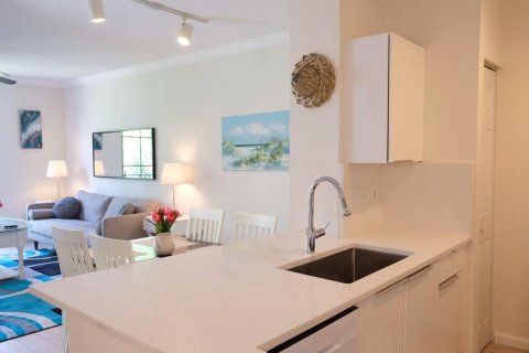 Condo in West Palm Beach, Florida, 1 bedroom № 2270060 - photo 7