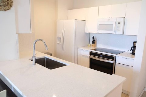 Condo in West Palm Beach, Florida, 1 bedroom № 2270060 - photo 8