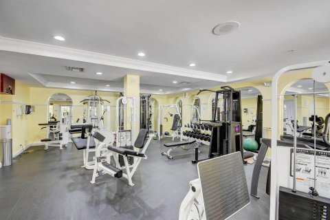 Condo in West Palm Beach, Florida, 1 bedroom № 2270060 - photo 19
