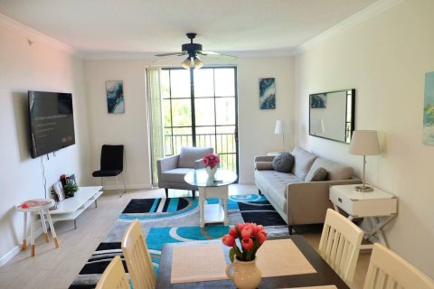 Condo in West Palm Beach, Florida, 1 bedroom № 2270060 - photo 5