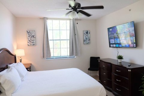 Condo in West Palm Beach, Florida, 1 bedroom № 2270060 - photo 11