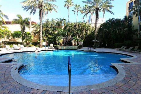 Condo in West Palm Beach, Florida, 1 bedroom № 2270060 - photo 17