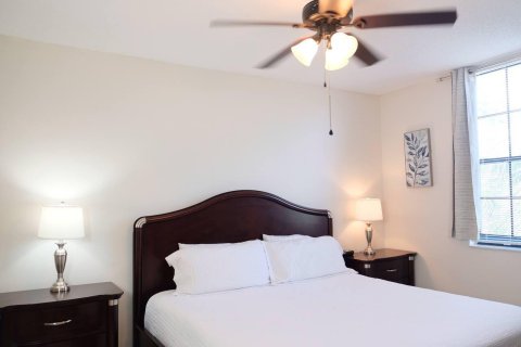 Condo in West Palm Beach, Florida, 1 bedroom № 2270060 - photo 12