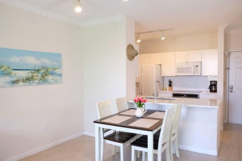Condo in West Palm Beach, Florida, 1 bedroom № 2270060 - photo 6