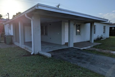 Villa ou maison à Miami, Floride 3 chambres, 123.47 m2 № 2147060