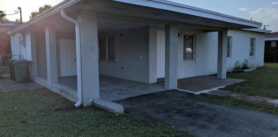 Villa ou maison à Miami, Floride 3 chambres, 123.47 m2 № 2147060