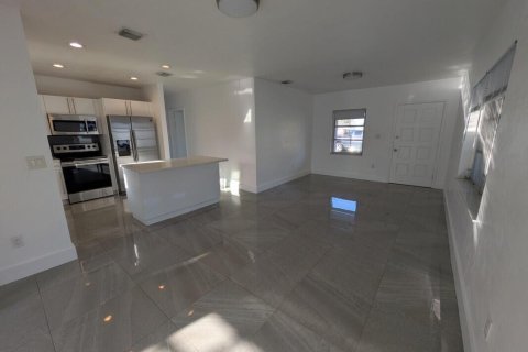 Villa ou maison à louer à Miami, Floride: 3 chambres, 123.47 m2 № 2147060 - photo 10
