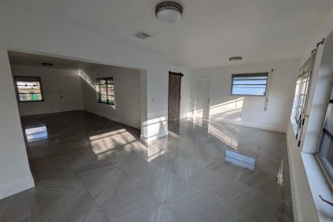 Villa ou maison à louer à Miami, Floride: 3 chambres, 123.47 m2 № 2147060 - photo 12