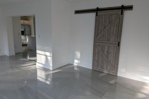 Villa ou maison à louer à Miami, Floride: 3 chambres, 123.47 m2 № 2147060 - photo 13
