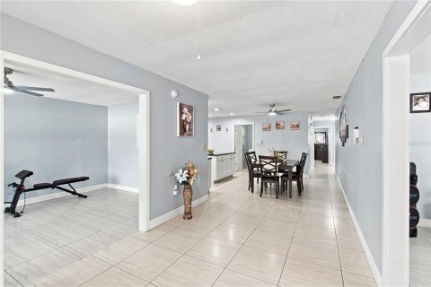 Casa en venta en Tampa, Florida, 3 dormitorios, 171.31 m2 № 2216151 - foto 9