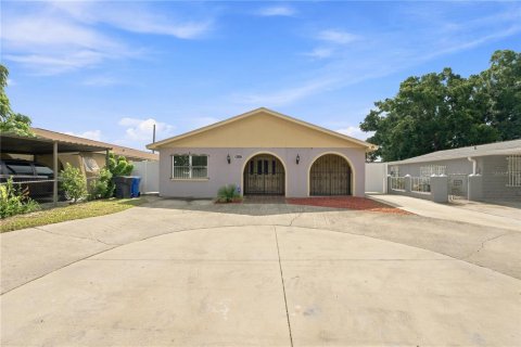 House in Tampa, Florida 3 bedrooms, 171.31 sq.m. № 2216151