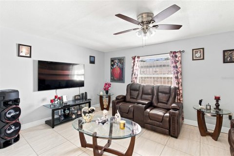Casa en venta en Tampa, Florida, 3 dormitorios, 171.31 m2 № 2216151 - foto 4
