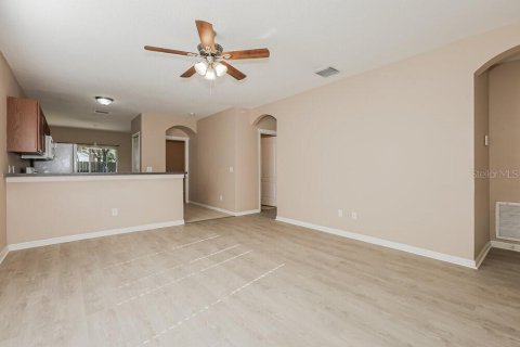 Villa ou maison à louer à Apollo Beach, Floride: 4 chambres, 119.1 m2 № 2409013 - photo 4
