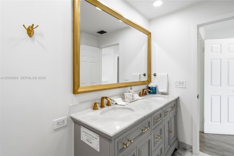 Снять в аренду таунхаус в Делрей-Бич, Флорида 3 спальни, 11719.99м2, № 2244755 - фото 26
