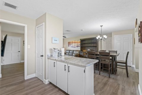House in Lake Panasoffkee, Florida 3 bedrooms, 152.82 sq.m. № 1745272 - photo 14