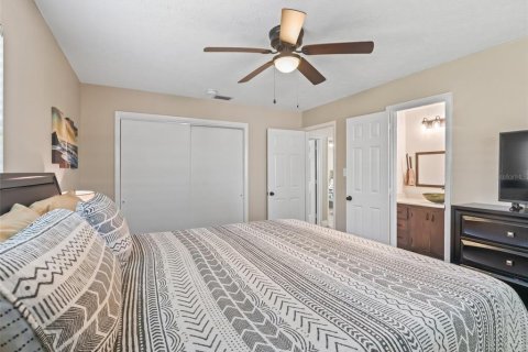 House in Lake Panasoffkee, Florida 3 bedrooms, 152.82 sq.m. № 1745272 - photo 18