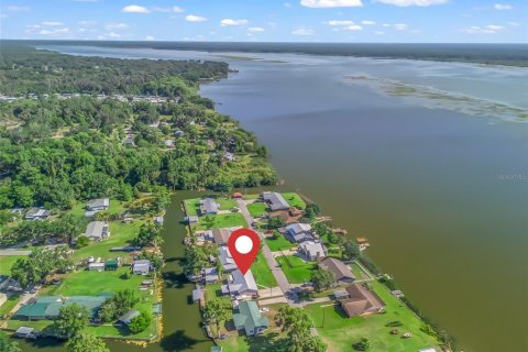 House in Lake Panasoffkee, Florida 3 bedrooms, 152.82 sq.m. № 1745272 - photo 1