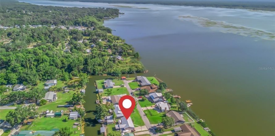 House in Lake Panasoffkee, Florida 3 bedrooms, 152.82 sq.m. № 1745272